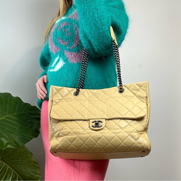 VTG Chanel Jumbo XL Flap Bag Quilted Calfskin Cream Gunmetal HW - Picture 4 of 17